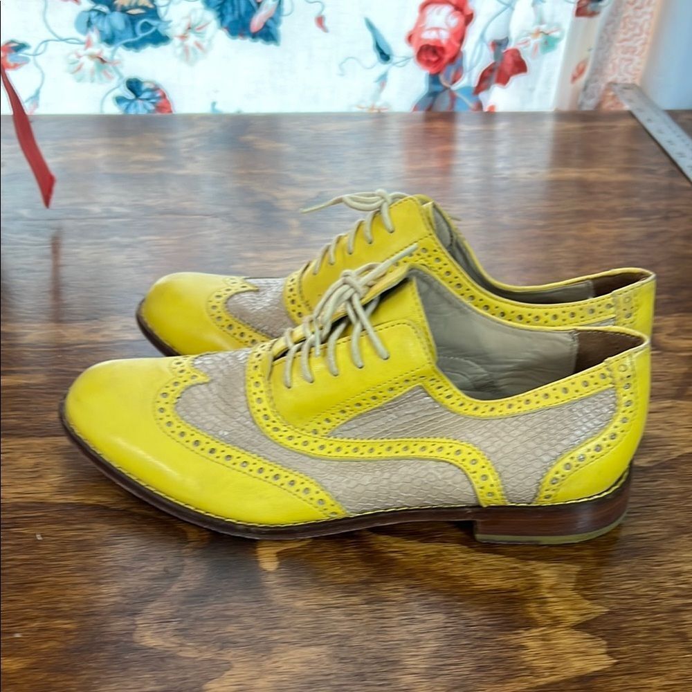 Yellow and Tan Men's Brogue Shoes - Picture 13 of 13